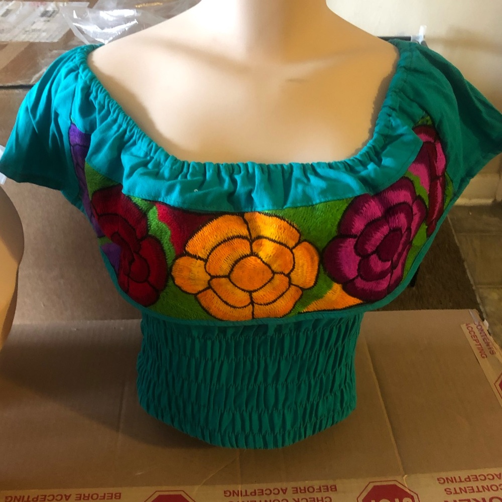 Women's Handmade Floral Embroidered
Mexican Crop Top Blouse One-Size